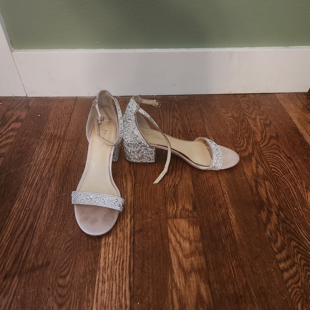 Betsey Johnson Womens Mari Heeled Sandal, Silver Size 9